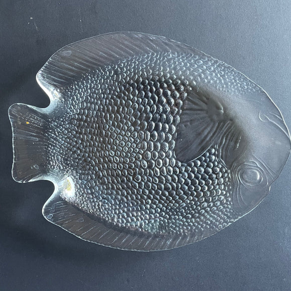 Vintage French Arcoroc ‚poisson‘ pressed glass plate