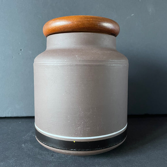 Hornsea contrast storage jar with wooden lid