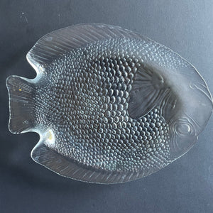 Vintage French Arcoroc ‚poisson‘ pressed glass plate
