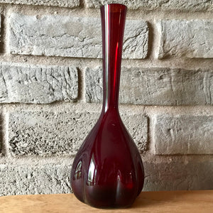 Elme Glasbruck ‚Melon‘ vase, ruby red