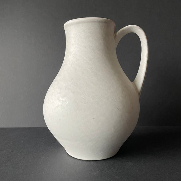 139 18 Van Daalen Jug Vase, white