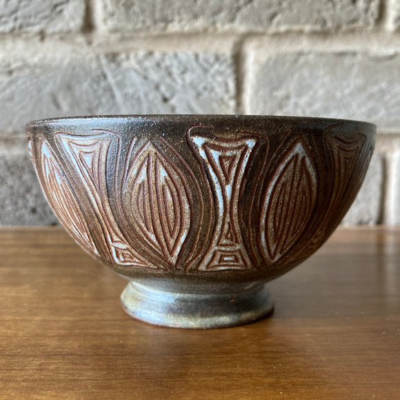 Studio pottery bowl attributed to Alexandre Kostanda, Vallauris
