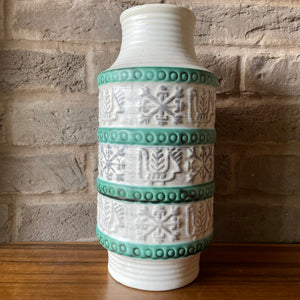 64/30 Bay  Vase green/white